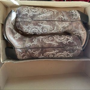 Corral Boots Brown w/ White Stitching Size 9